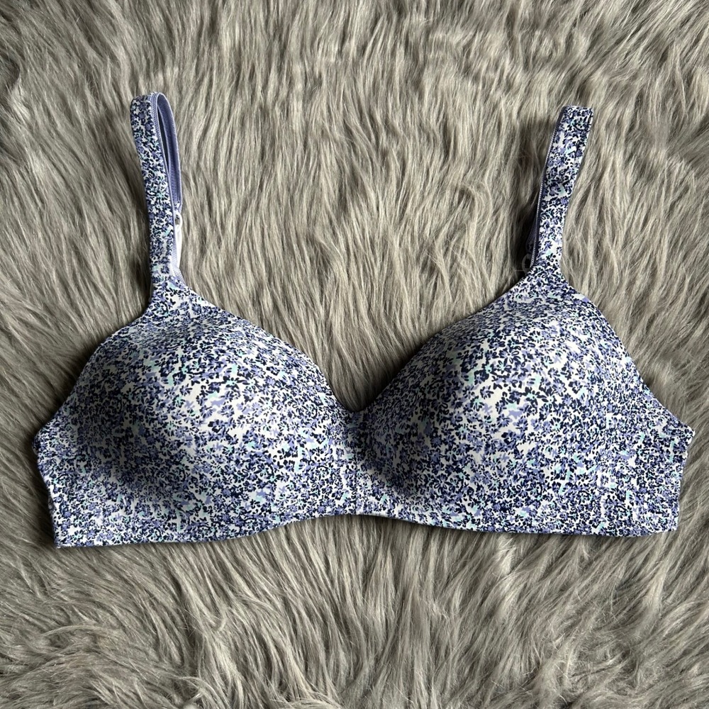 Hanes Wireless Lightly Lined Bra Womens Size 36D Blue Floral Back Closure